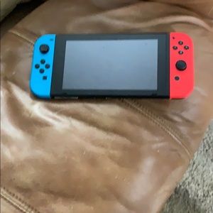 A switch it is dead and does not come with charger